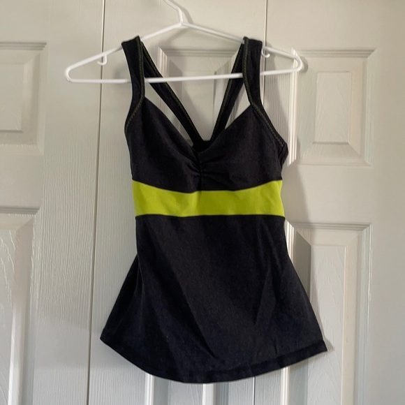 Lululemon tank top 🥰🥰 - Picture 1 of 3